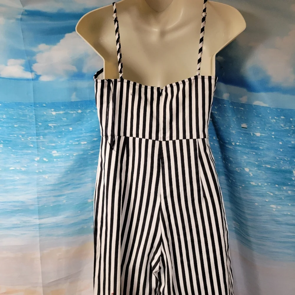 Urban Outfitters NWT Black & White Striped Spaghetti Strap Jumpsuit Size‎ Small